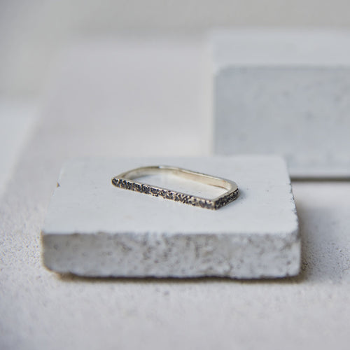 MIES NOBIS - Textured Linea Ring