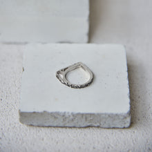 MIES NOBIS - Textured Kirea Ring