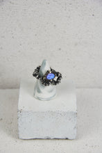 MIES NOBIS - Solmu Ring with Labradorite